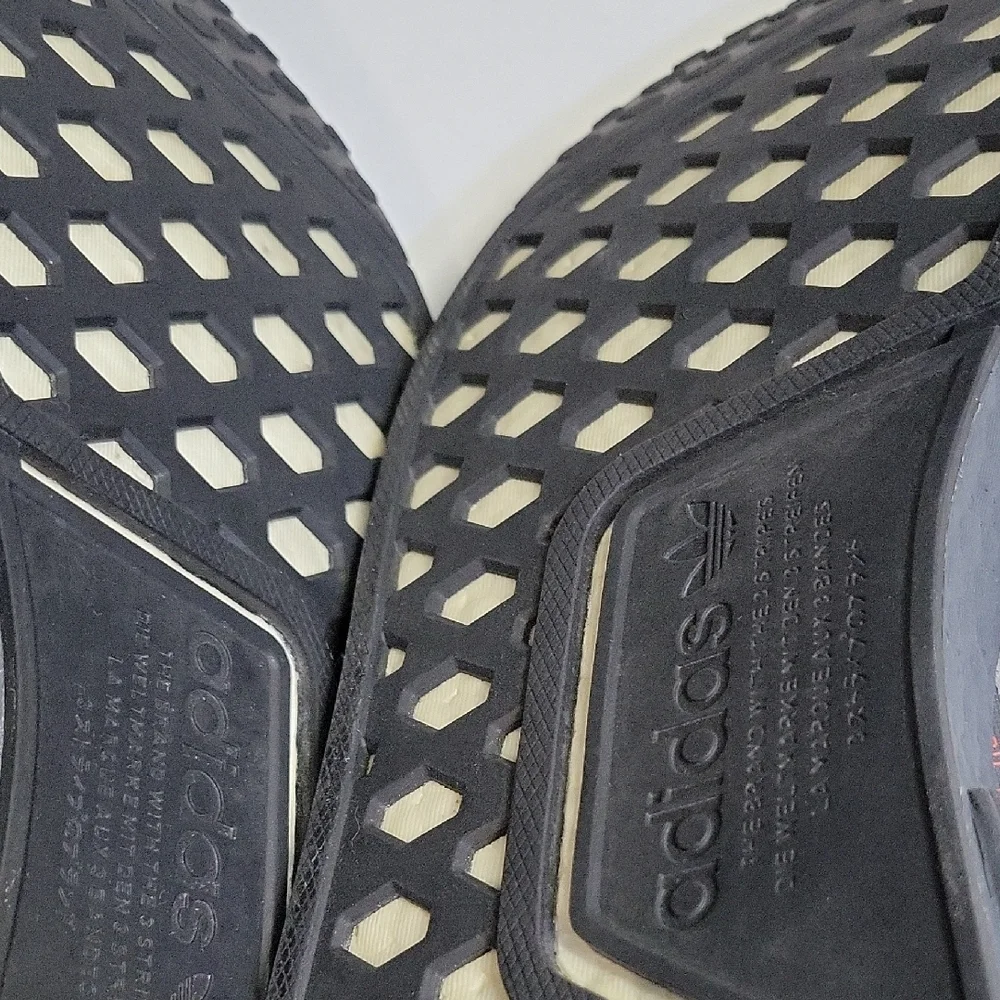 Mens 11.5 Adidas Men's NMD R1 Spectoo 'Speedlines' sneaker.  Excellent Cond. - Picture 8 of 9